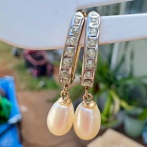 Vintage solid 10k yellow gold genuine diamond/pearl drop earrings